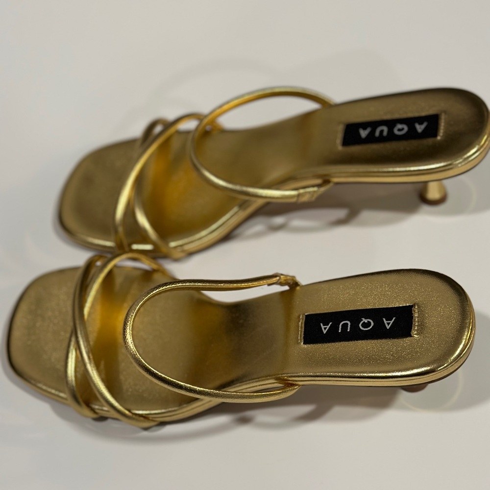 Aqua Sandals Size 8.5